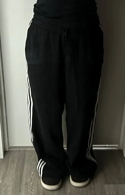 Продам Брюки adidas STORY VELVET BANANA PANT - Одежда в Некрасовка