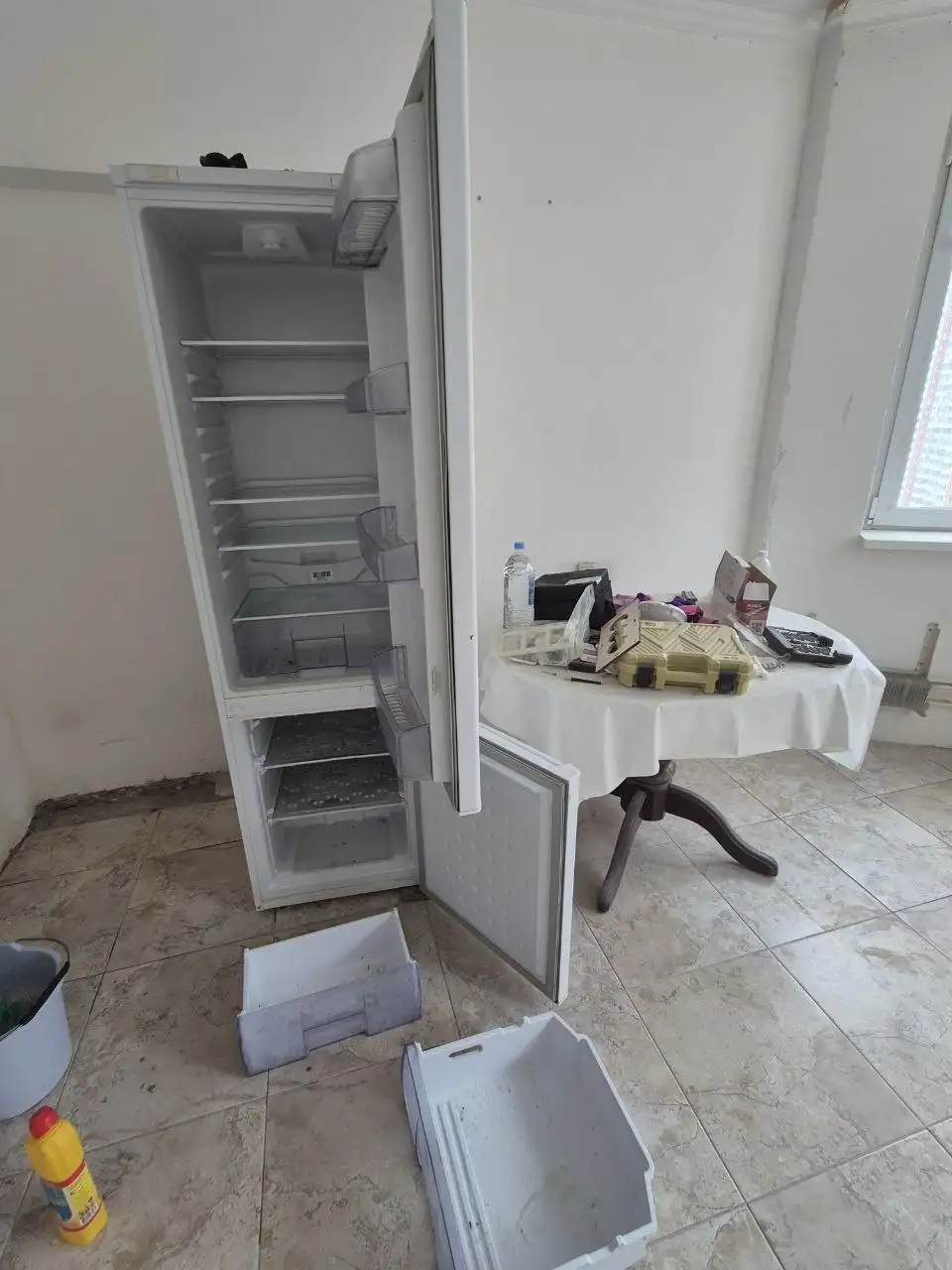 Продам холодильник и стол - Барахолка в Люберцы