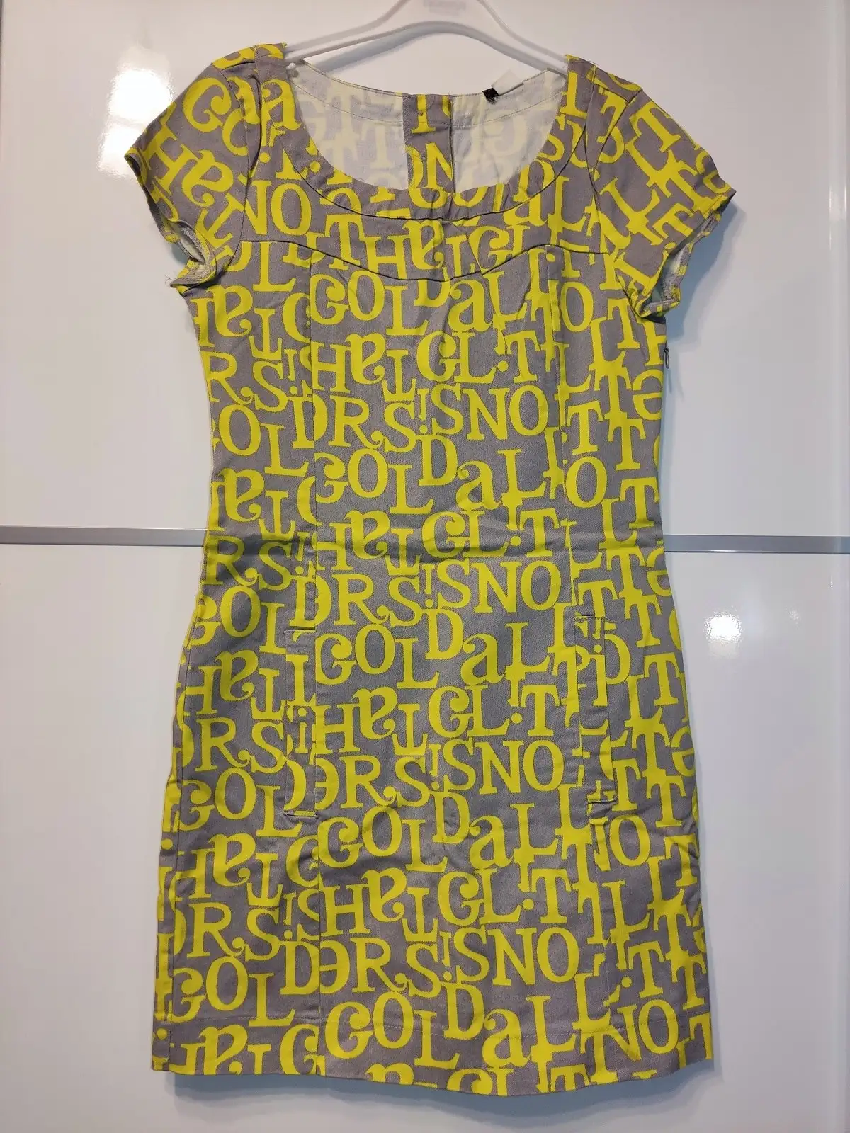 Стильное летнее платье H&M, размер 42 - Женская одежда (Одежда) в Некрасовка