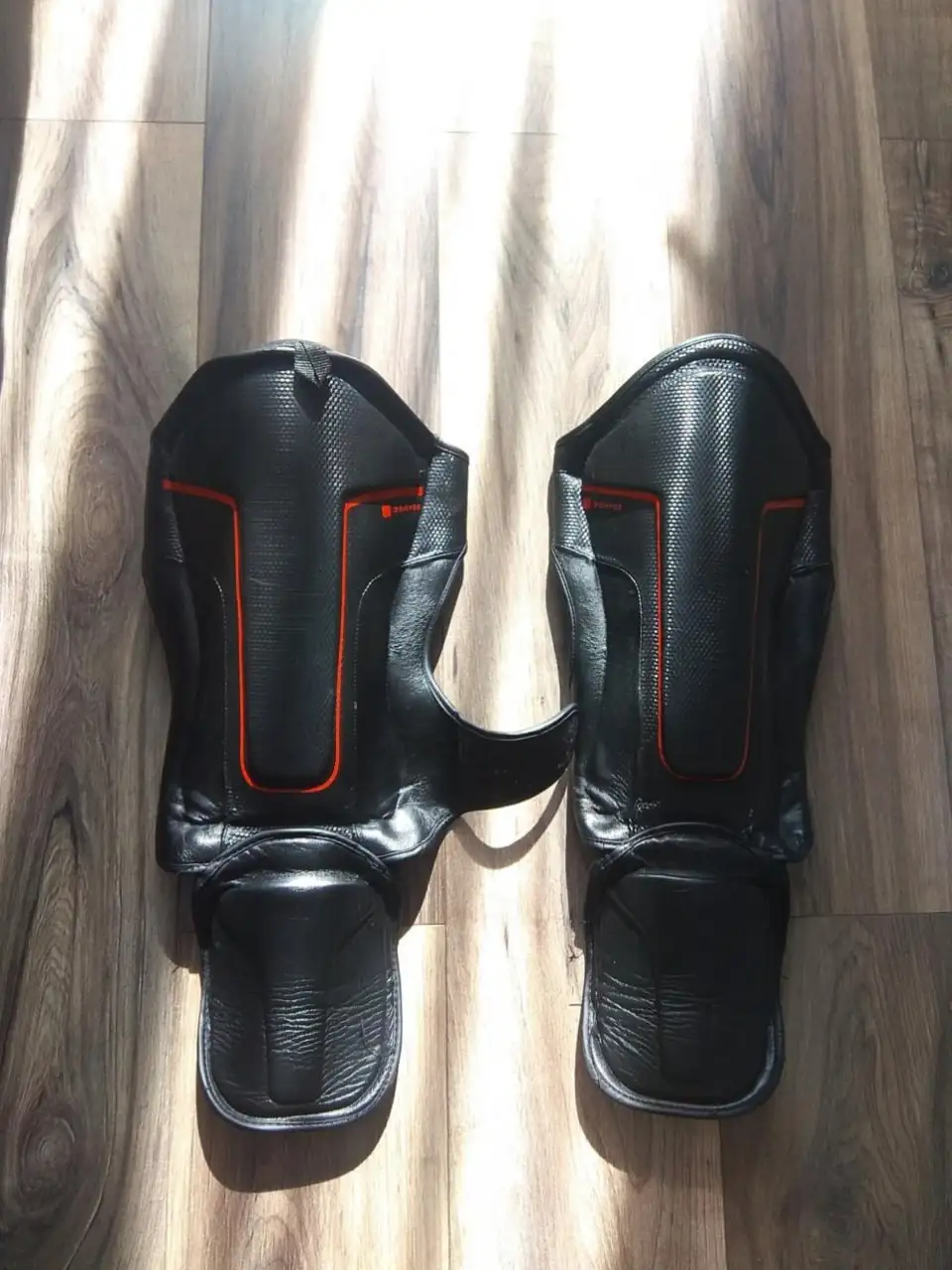 Защитные щитки для голени и стопы Domyos XL - Спорт (Хобби и отдых) в Люберцы