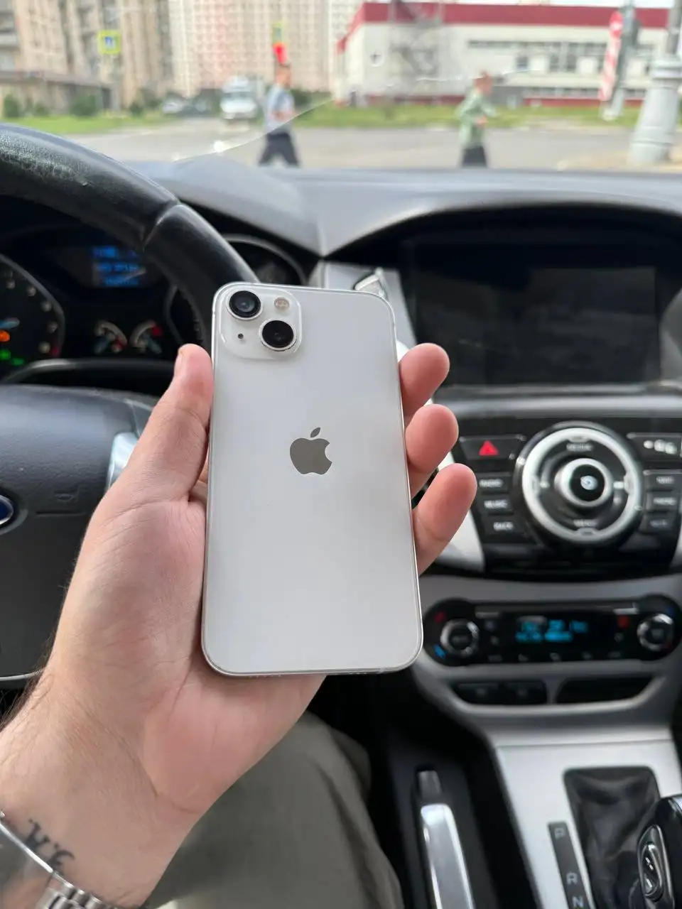 iPhone 13 и iPhone 14 Pro - Смартфоны и телефоны (Электроника) в Москва