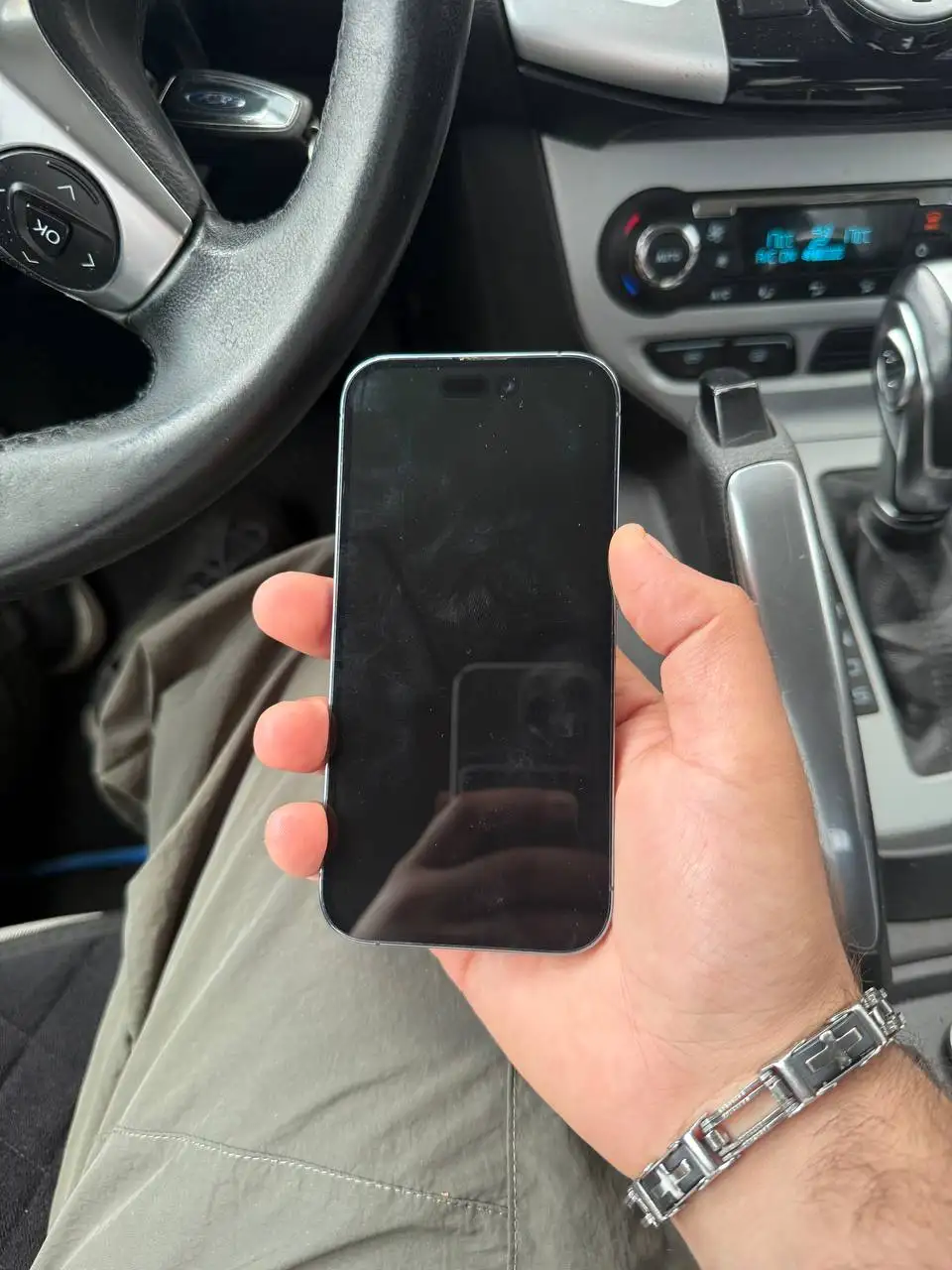 iPhone 13 и iPhone 14 Pro - Смартфоны и телефоны (Электроника) в Москва