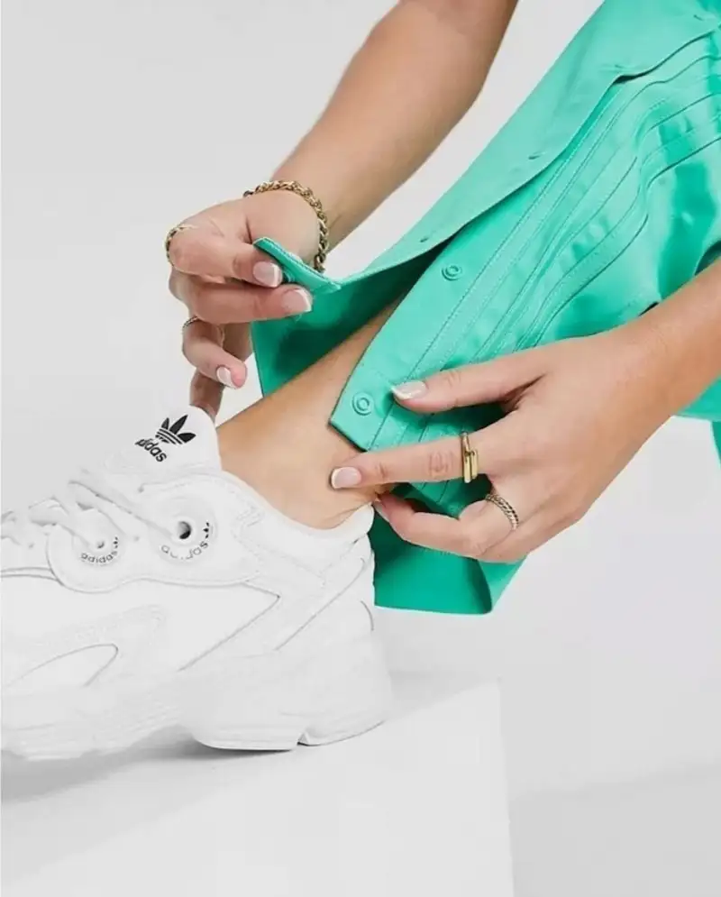 Новые брюки Adidas Originals Relaxed Pant, размер 42 - Брюки (Одежда) в Люберцы