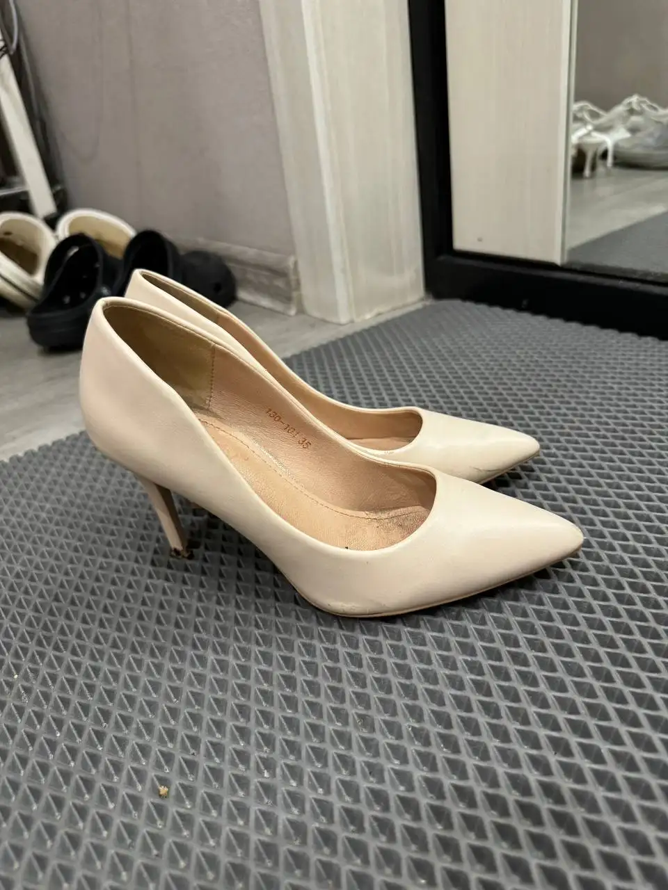 Продам обувь и сумку Guess - Барахолка в Люберцы