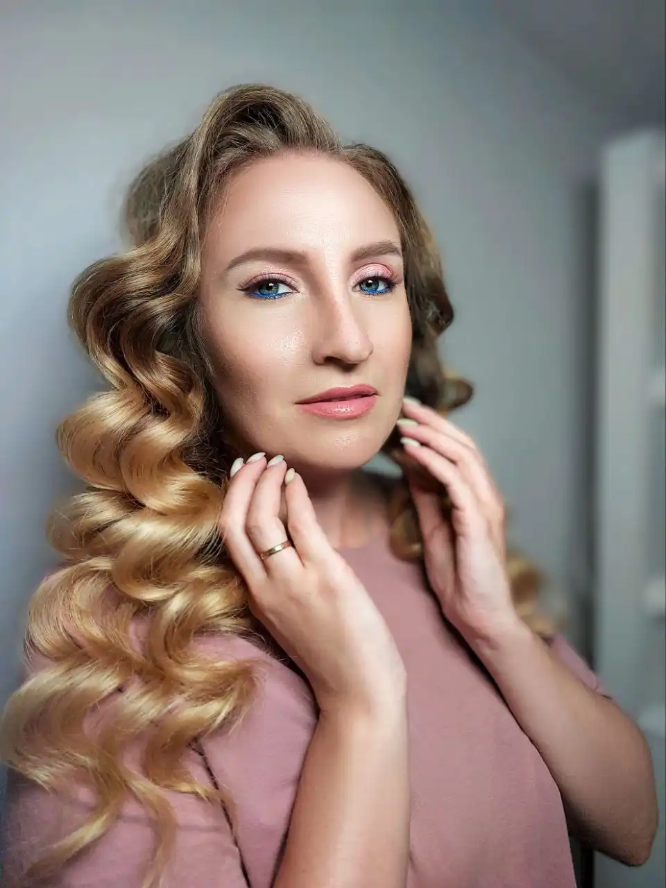 Услуги визажиста стилиста по прическам