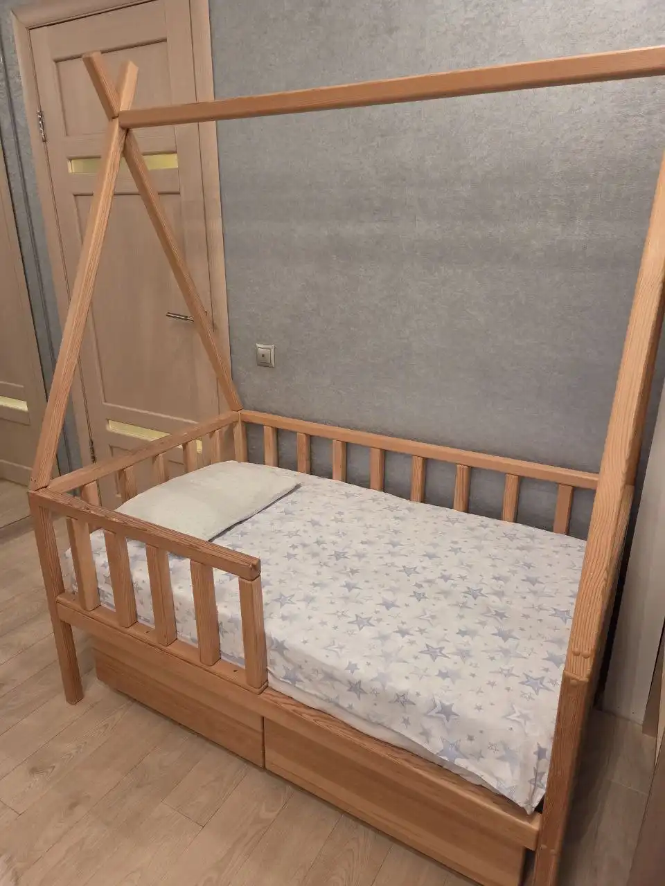 Продается детская кровать с матрасом