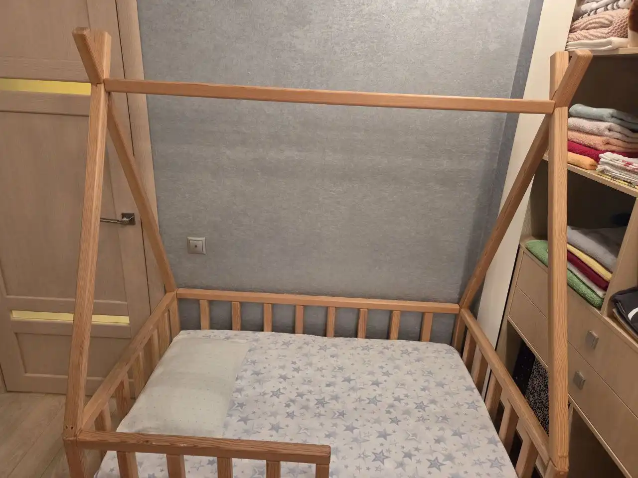 Продается детская кровать с матрасом