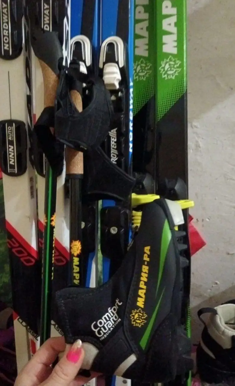 Продам б/у лыжи Мария размер 30 - Лыжи (Хобби и отдых) в Барнаул