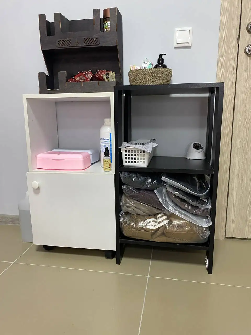 Продажа этажерок белой и черной - Мебель (Для дома и дачи) в Барнаул