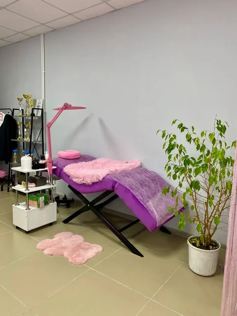 Сдам рабочее место в студии на 15 дней - Перманентный макияж в Барнаул