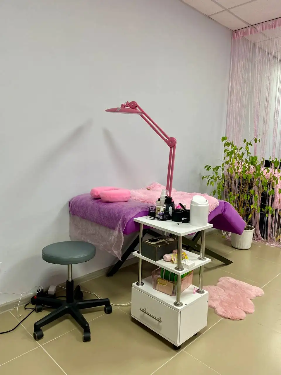 Сдам рабочее место в студии на 15 дней - Аренда рабочего места (Услуги) в Барнаул