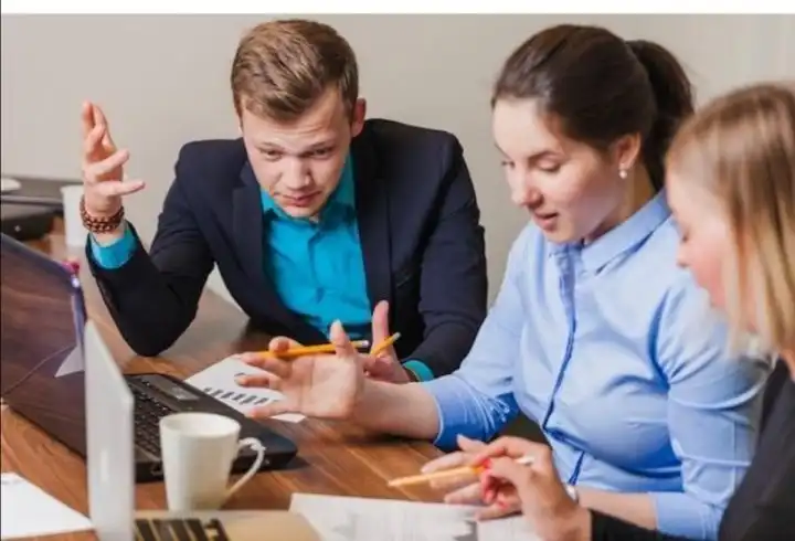 Помощник руководителя в офисе центра города