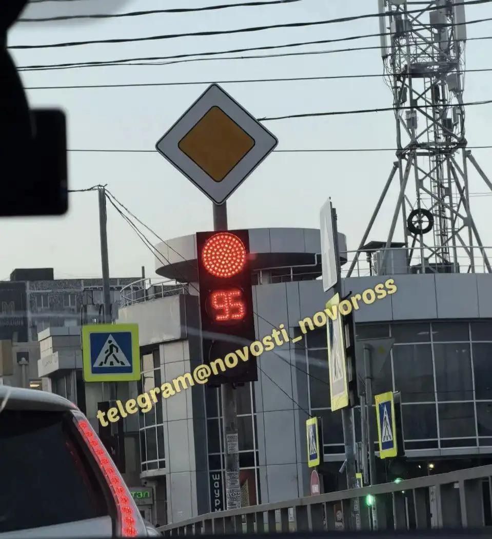 Жалоба на длинный светофор у автовокзала Видова - Услуги в Новороссийск