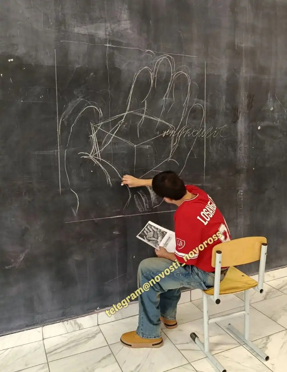 Меловое панно к акции памяти блокады Ленинграда в школе Новороссийска - Образовательные услуги (Услуги) в Новороссийск