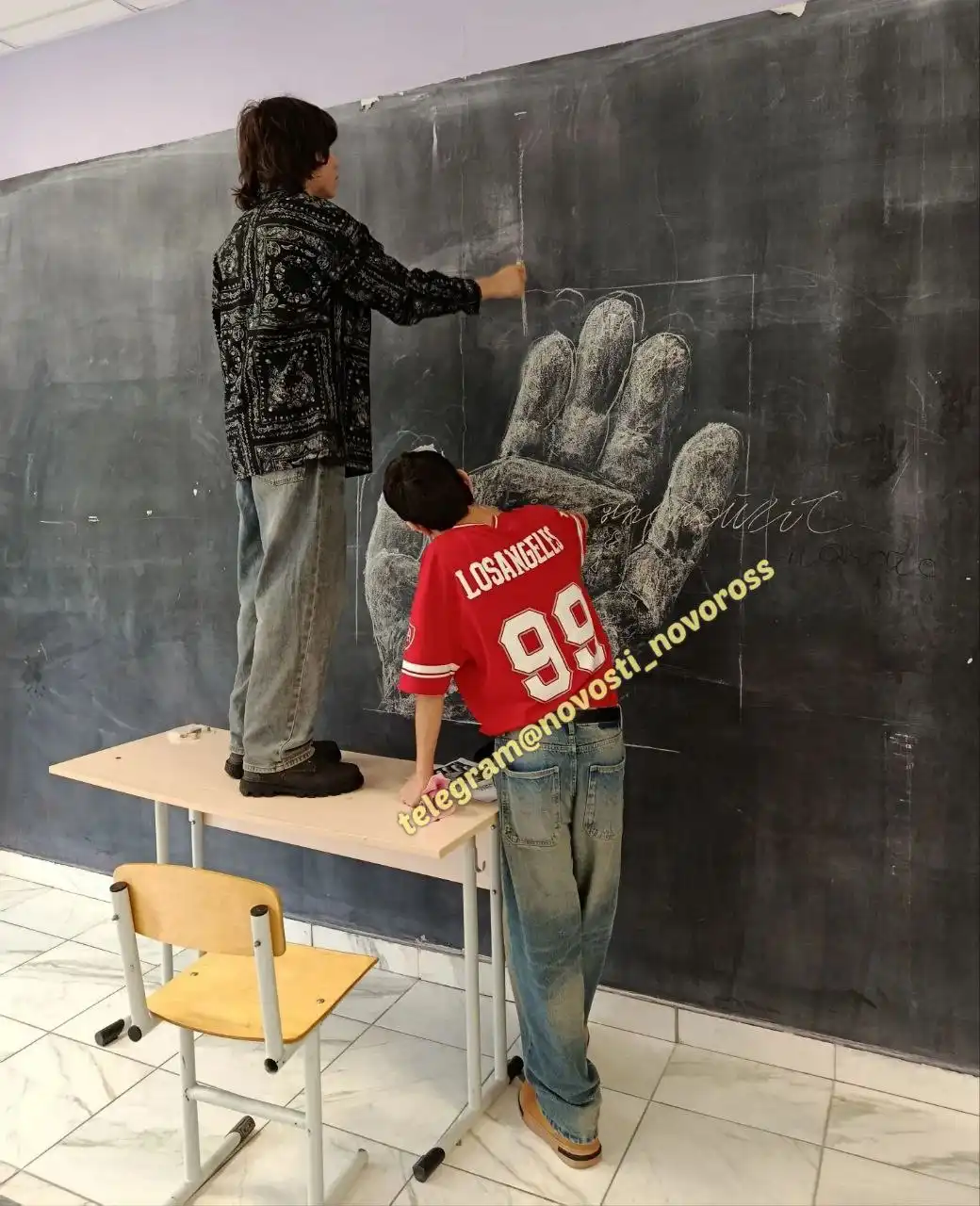 Меловое панно к акции памяти блокады Ленинграда в школе Новороссийска - Образовательные услуги (Услуги) в Новороссийск