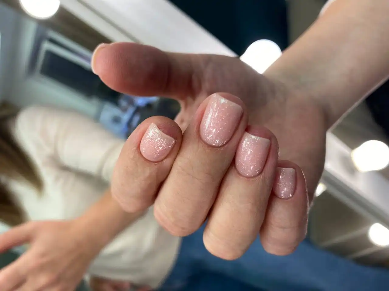 Маникюр и педикюр в J.NAIL_BAR