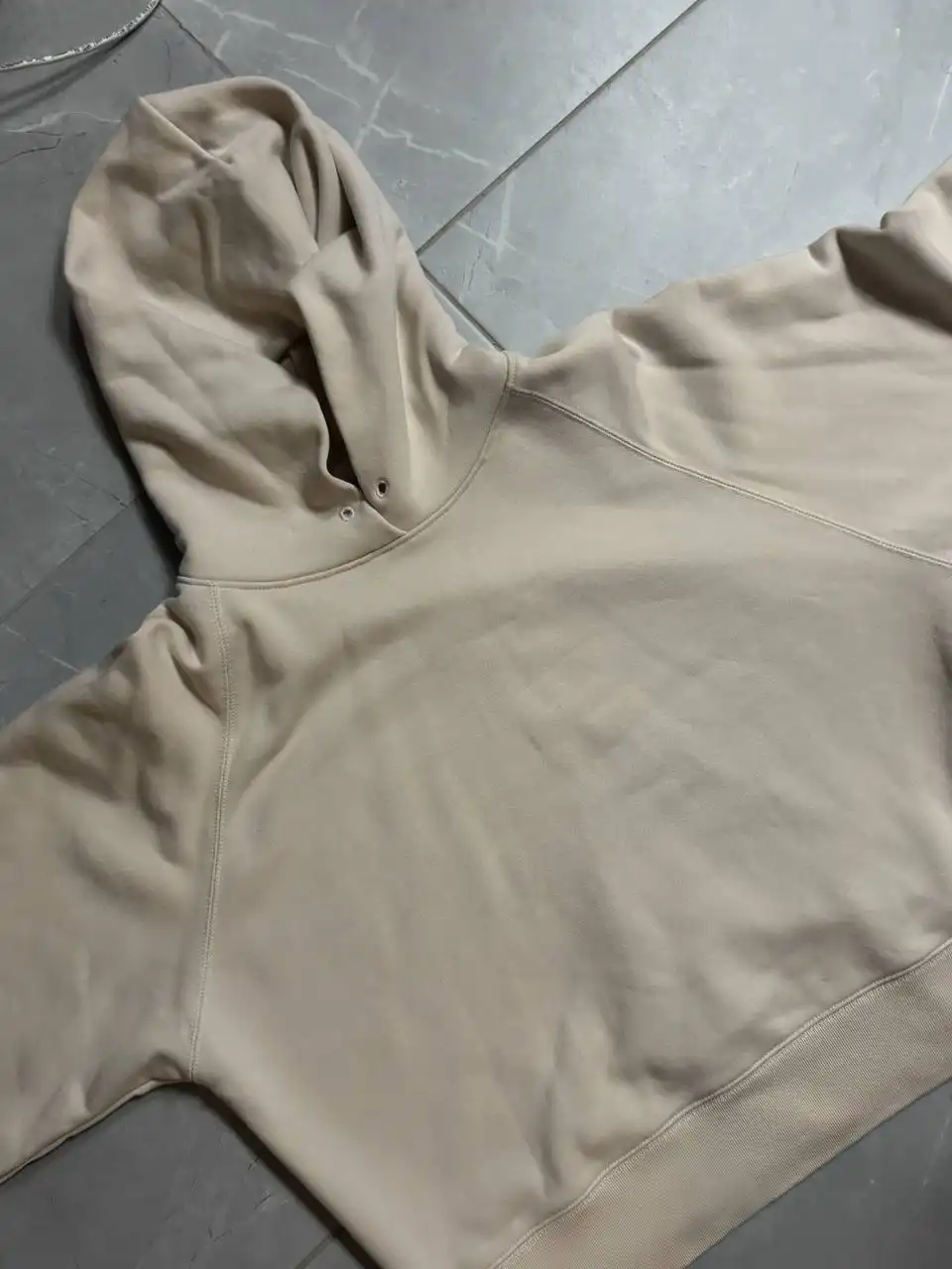 Футболки и худи: adidas, Gloria Jeans, Uniqlo