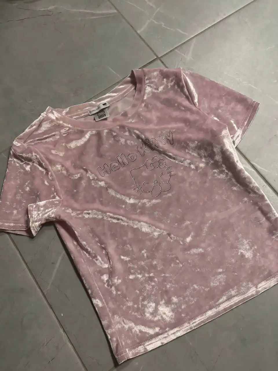 Футболки и худи: adidas, Gloria Jeans, Uniqlo