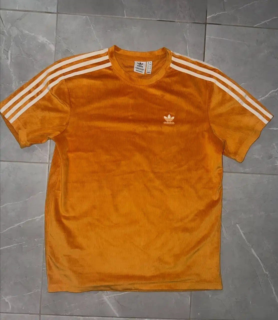 Футболки и худи: adidas, Gloria Jeans, Uniqlo