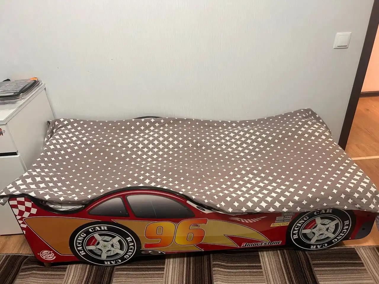 Кровать-машинка для ребенка