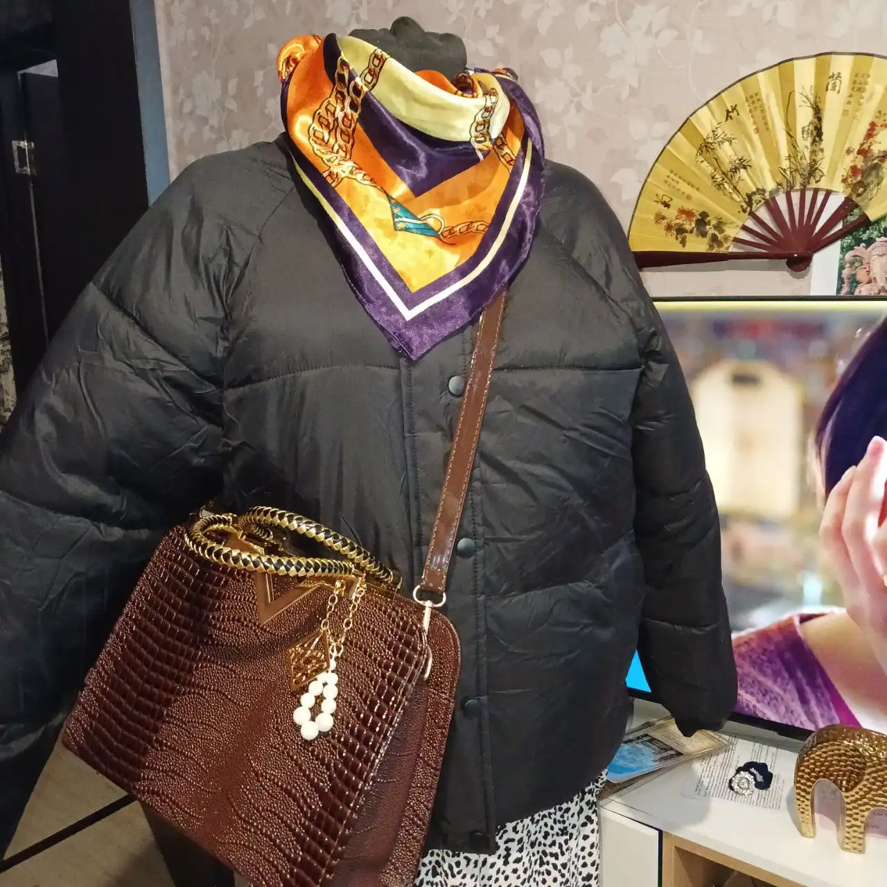 Искусственная ёлка и новая сумка