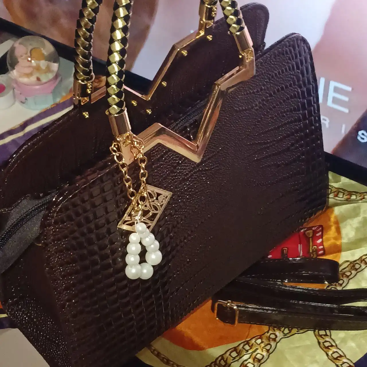 Искусственная ёлка и новая сумка