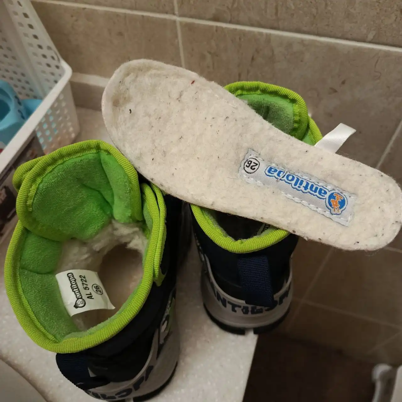 Продажа зимней детской одежды и обуви