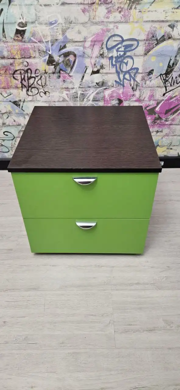 Продам стеллаж и тумбу