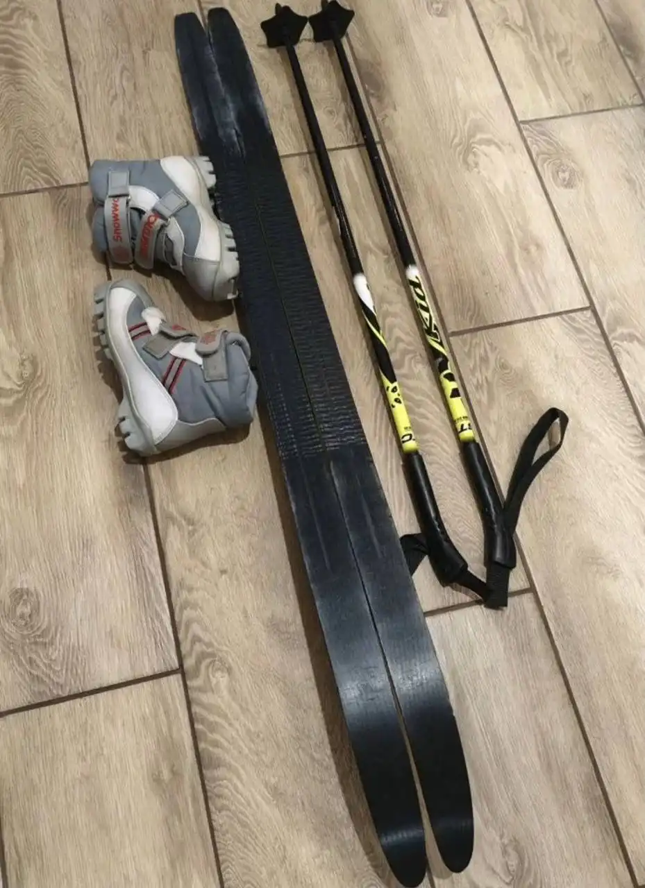 Комплект беговых лыж для детей 110 (лыжи, палки, ботинки)