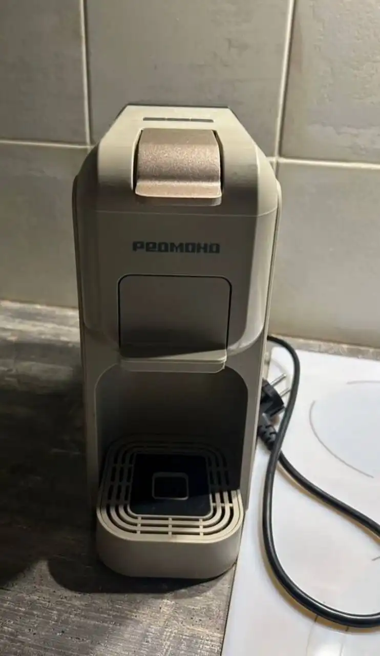 Продам капсульную кофеварку с пачкой капсул