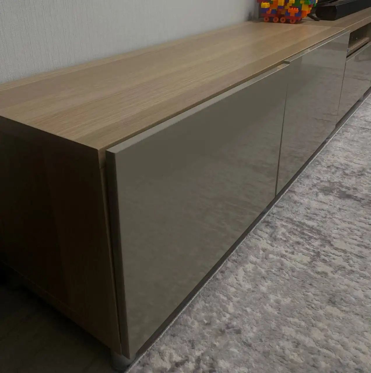 Растущий стул и тумба под TV IKEA