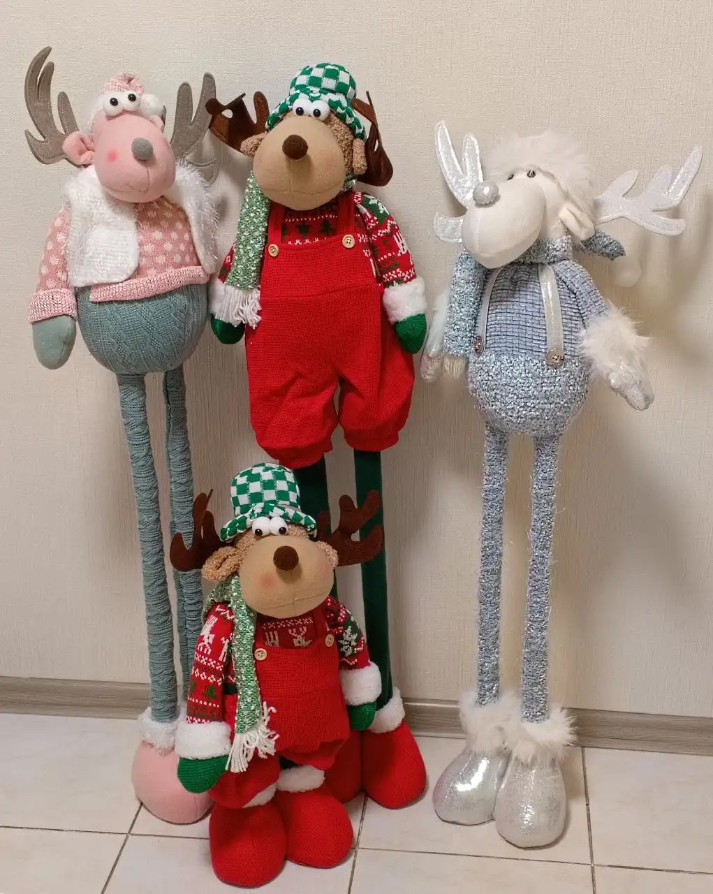 Продажа плюшевых оленей разных цветов