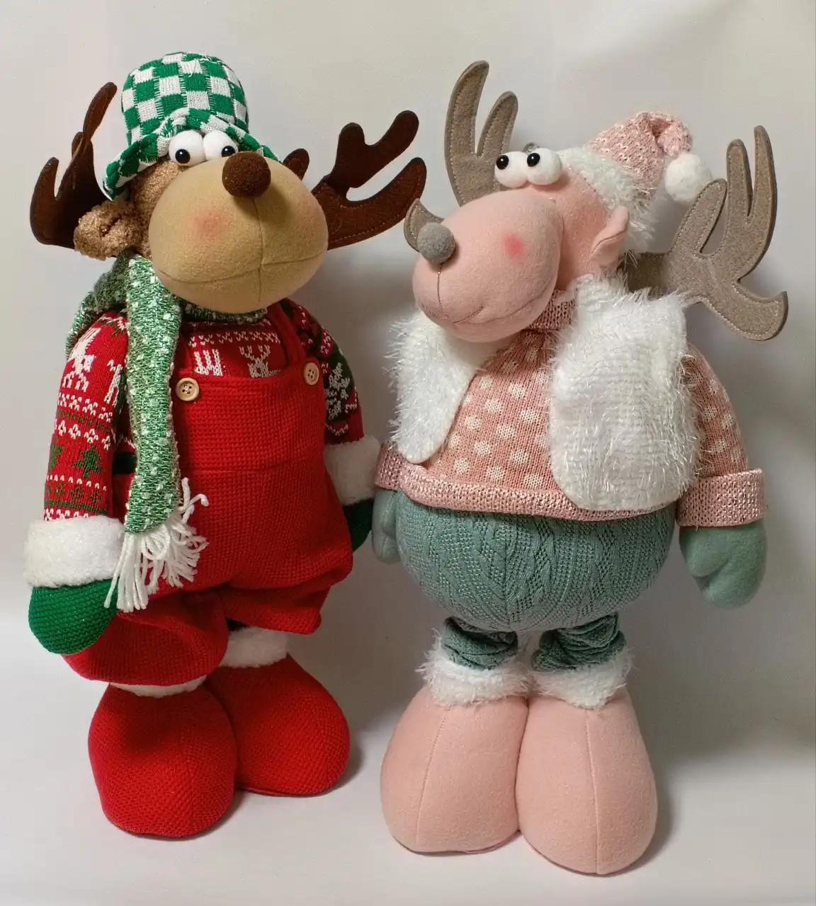 Продажа плюшевых оленей разных цветов