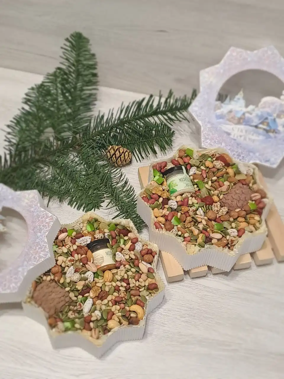 Подарочный набор из орехов и сухофруктов
