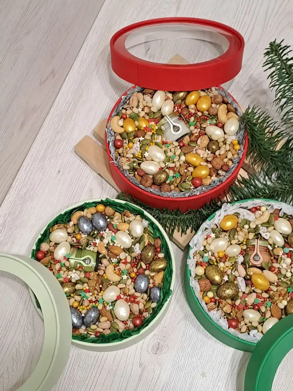 Подарочный набор из орехов и сухофруктов