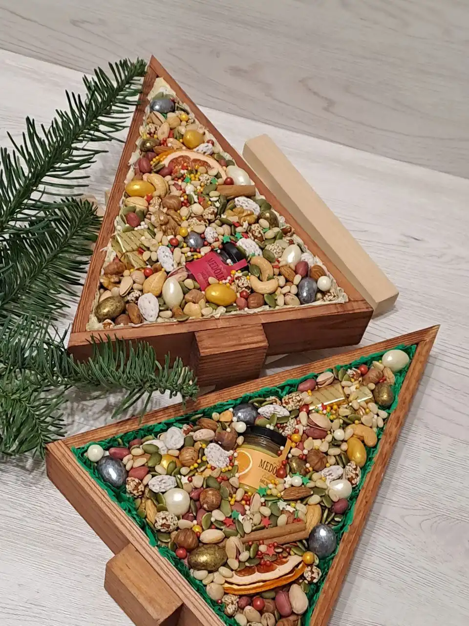 Подарочный набор из орехов и сухофруктов