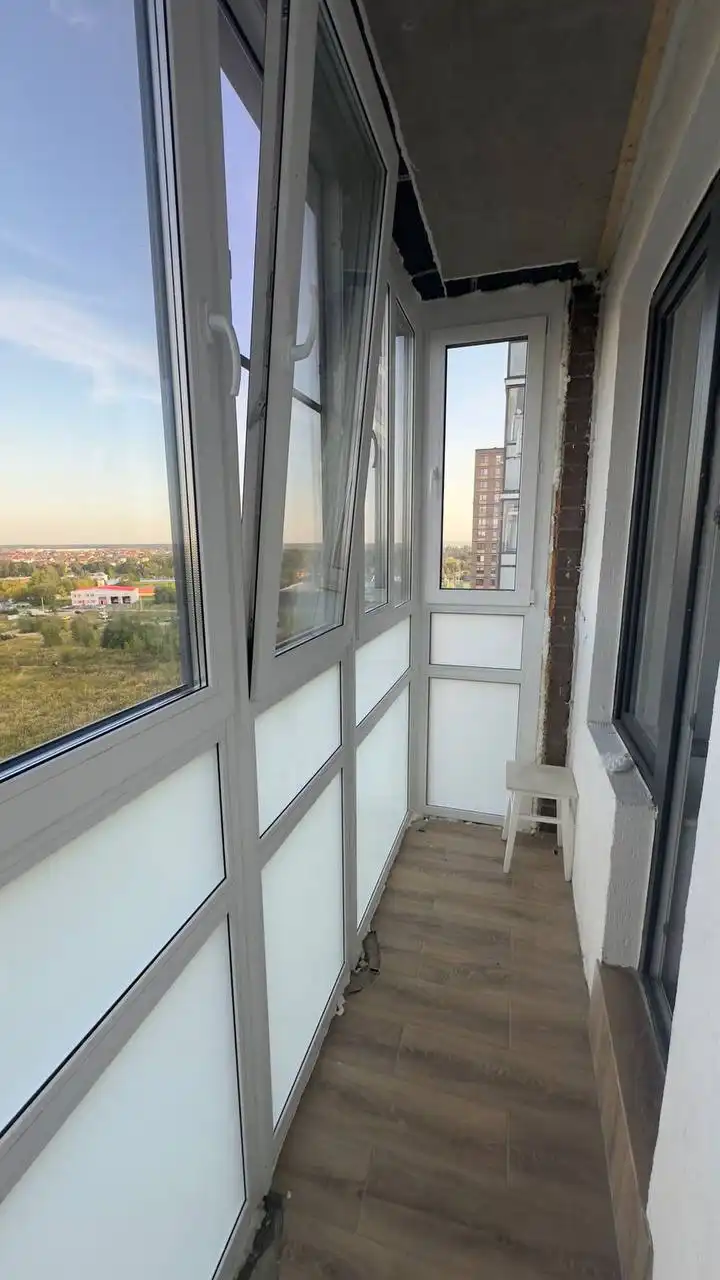 Услуги остекления балконов и окон