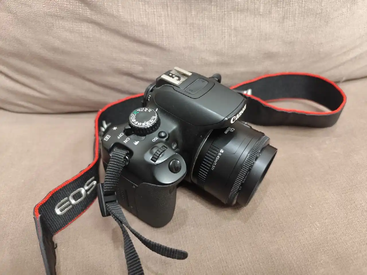 Продается зеркальный фотоаппарат Canon 650D с объективами