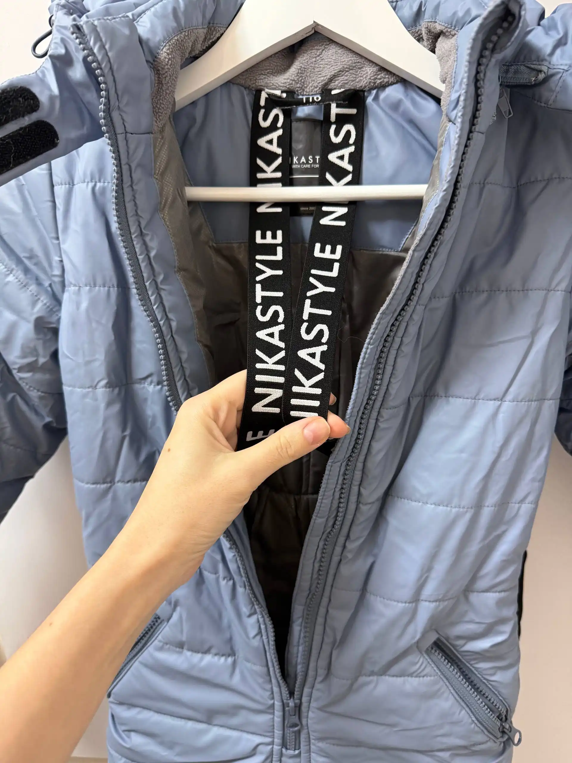 Продажа зимних и осенних курток, комбинезона на рост 122