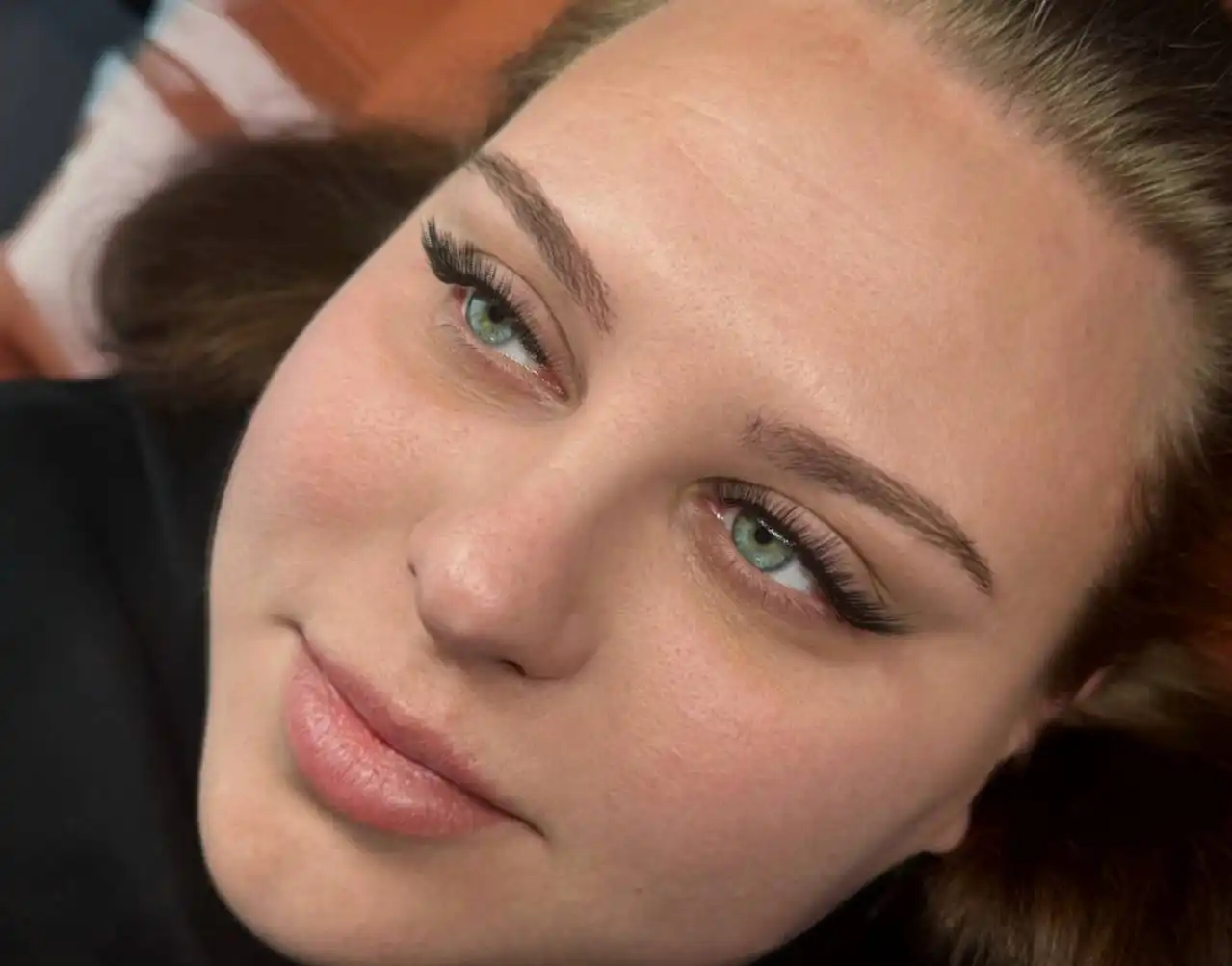 Услуги наращивания ресниц и косметологии