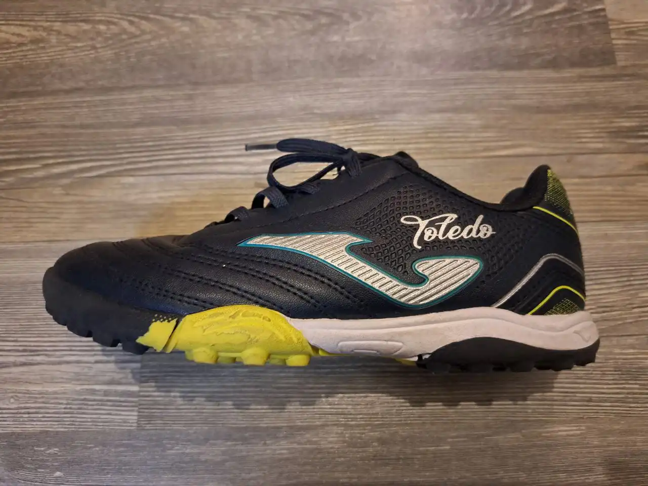 Футбольные бутсы 33 размера