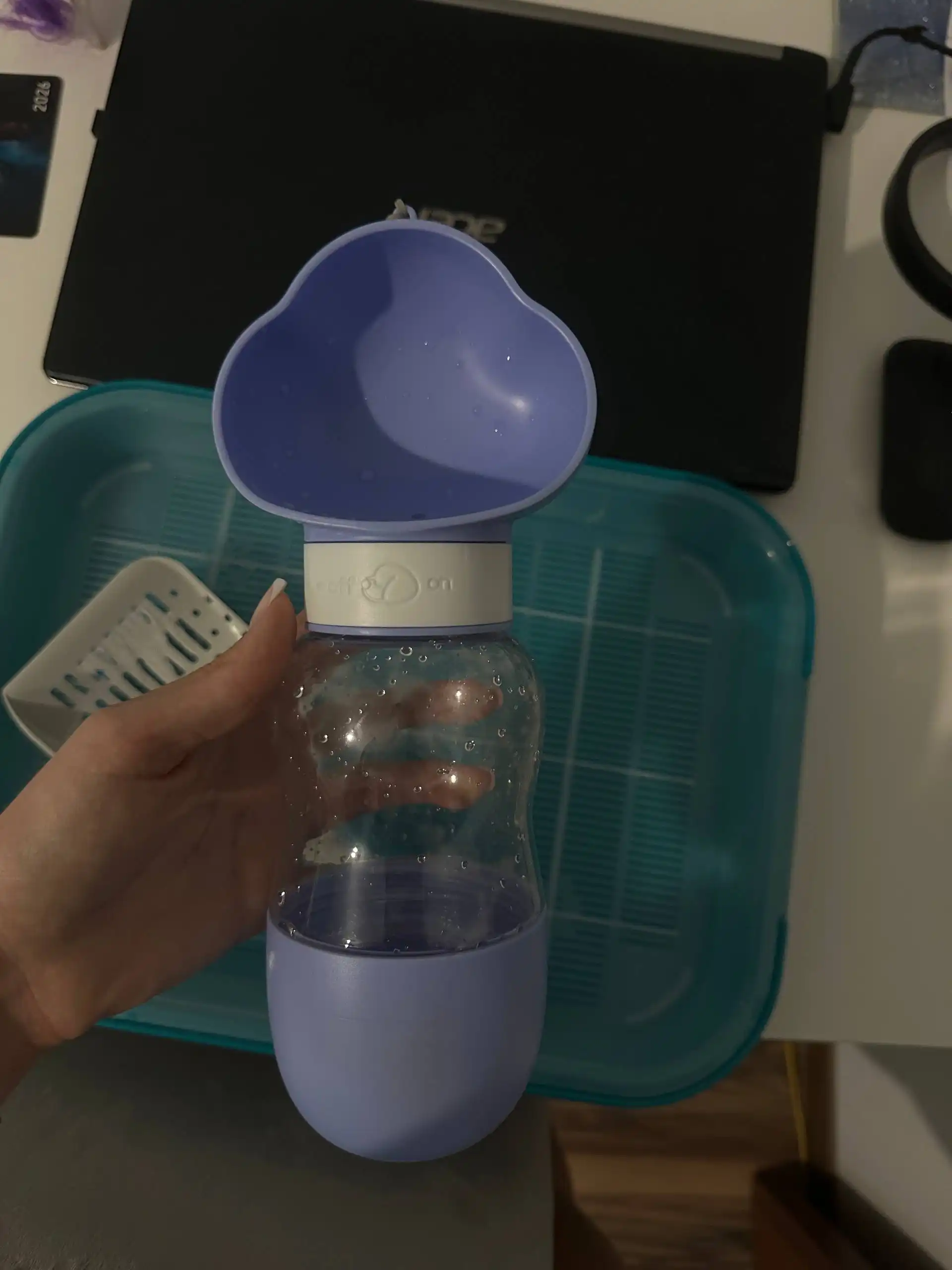 Отдам бесплатно лоток для кошки и дорожную поилку с кормушкой - Товары для животных (Животные) в Балашиха