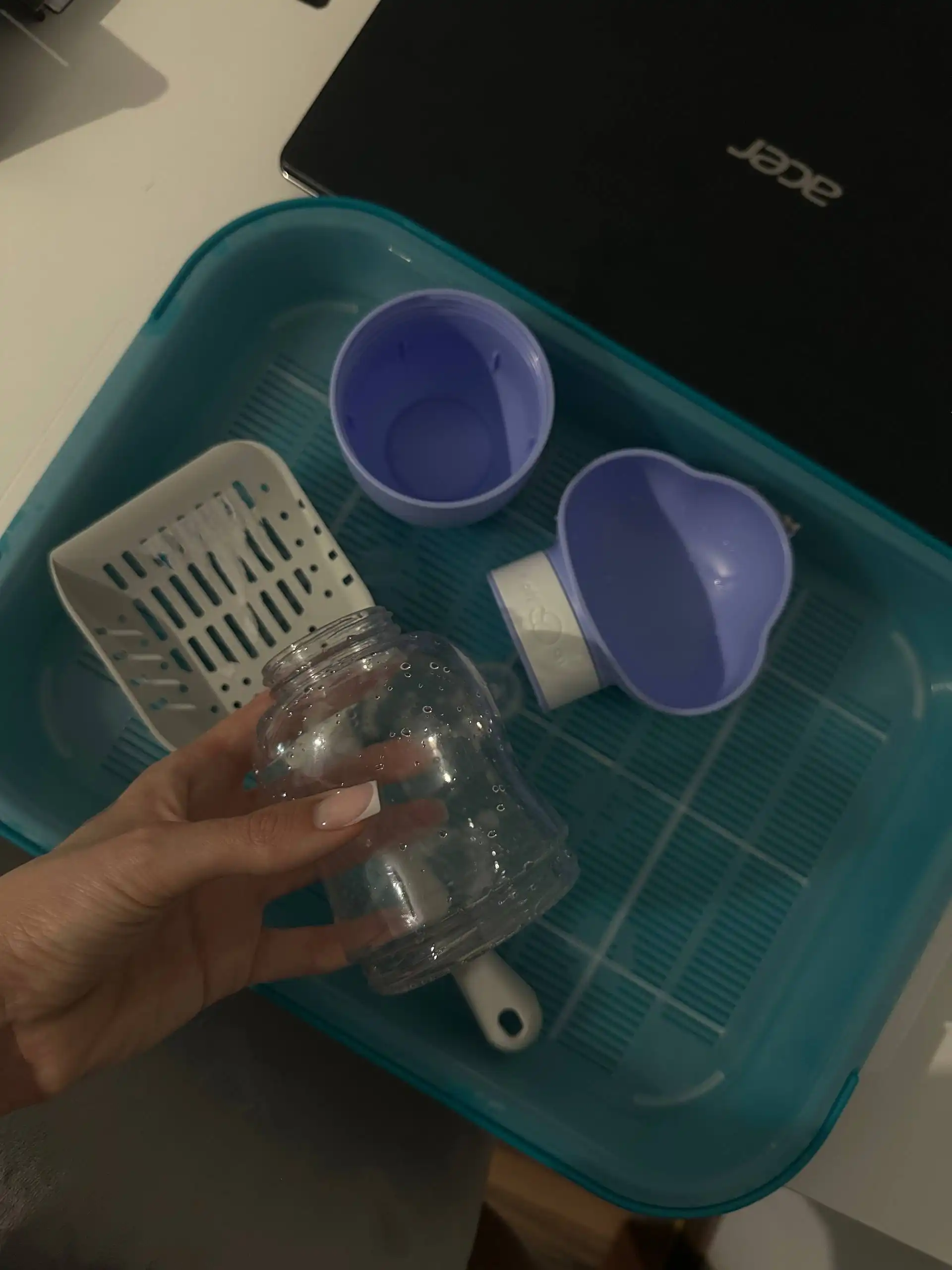 Отдам бесплатно лоток для кошки и дорожную поилку с кормушкой - Товары для животных (Животные) в Балашиха