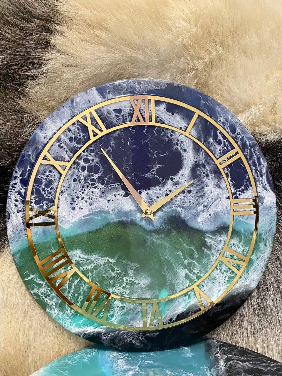 Столик и часы - Барахолка в Балашиха