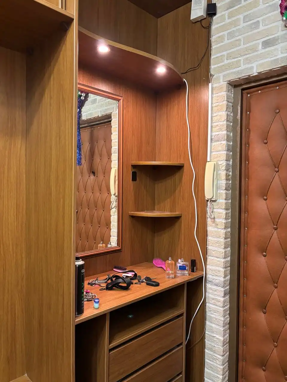 Встраиваемая прихожая с зеркалом и ящиками - Мебель (Барахолка) в Балашиха