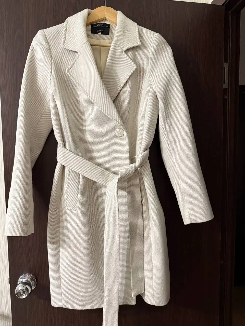 Продам пальто молочного цвета и свяжу косынки, палантины на заказ - Одежда (Барахолка) в Балашиха