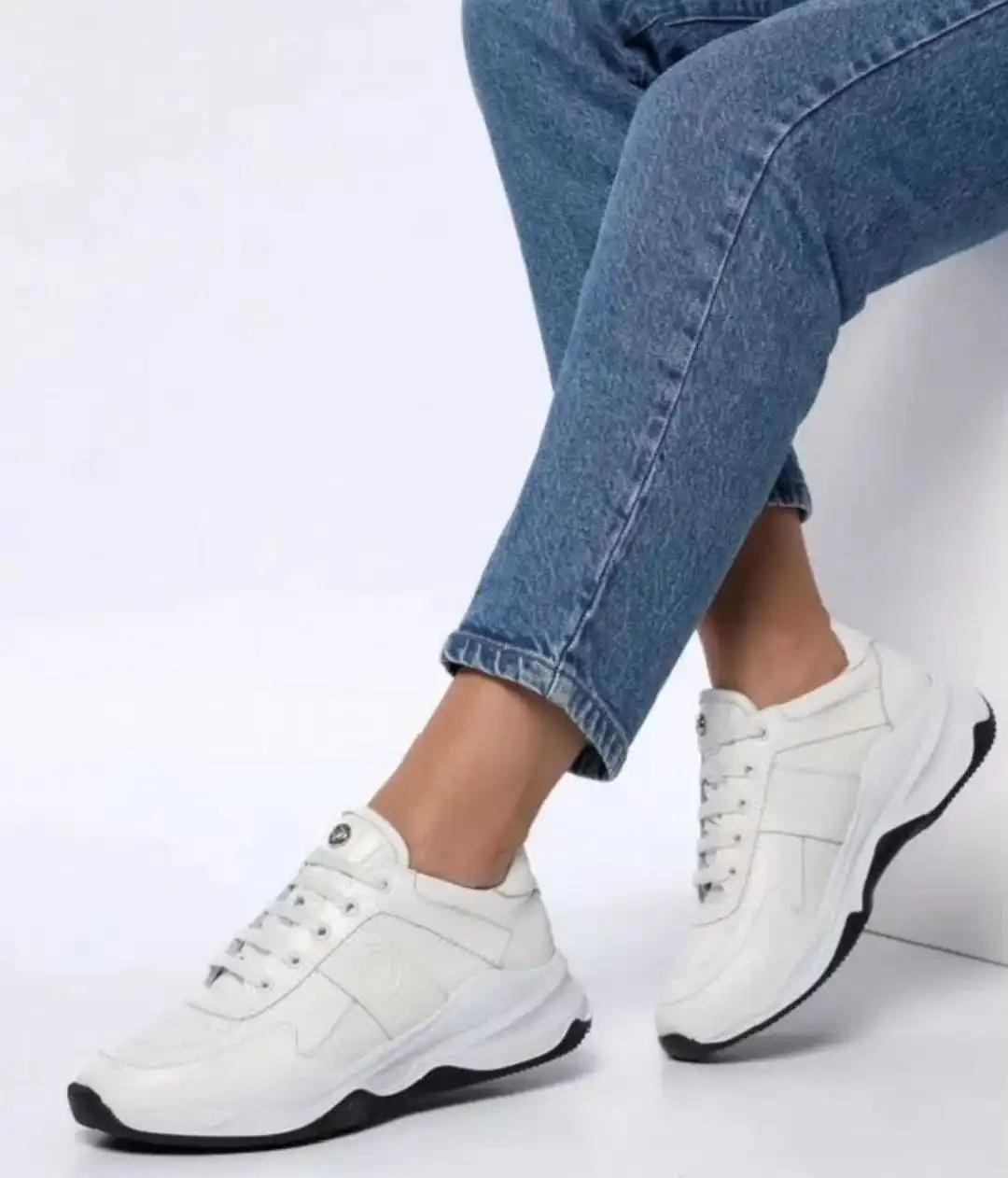 Женские кожаные кроссовки разных цветов и размеров - Обувь (Одежда) в Балашиха