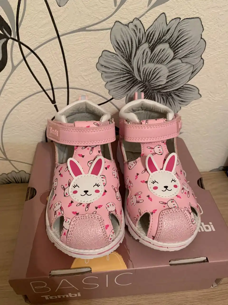Новые сандали Tombi с зайчатами, размер 23 - Детская обувь (Одежда) в Балашиха