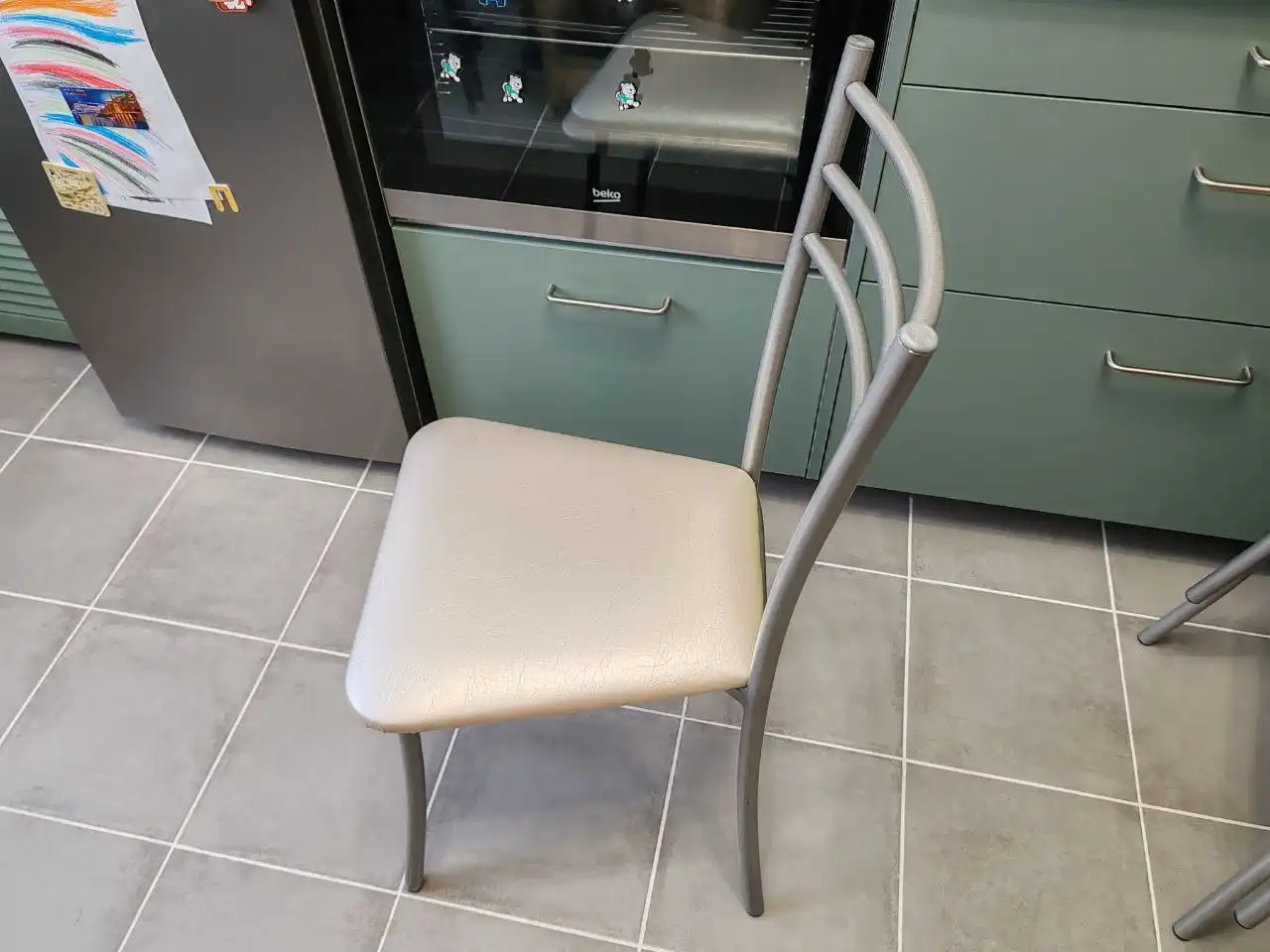 Продажа 4 стульев с повреждениями - Барахолка в Балашиха