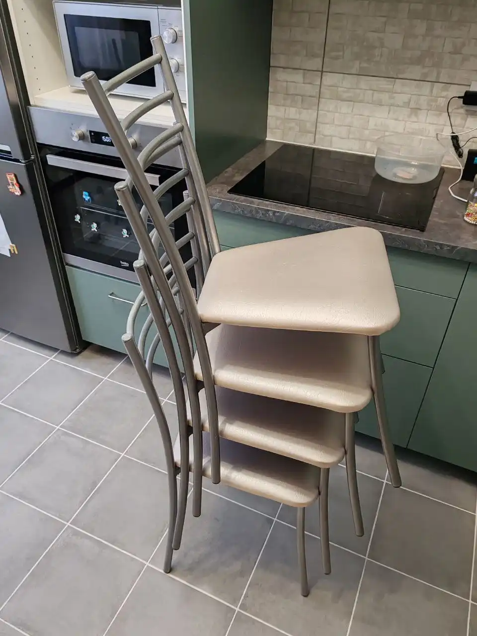 Продажа 4 стульев с повреждениями - Барахолка в Балашиха